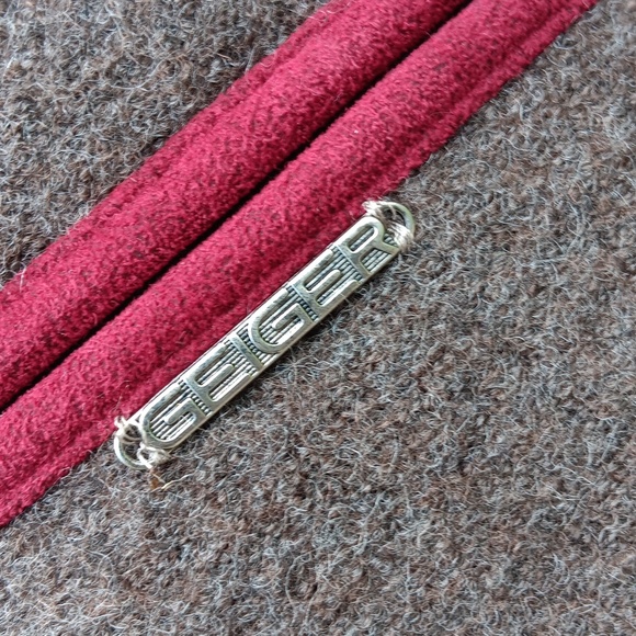 GEIGER COLLECTION (AUSTRIA) LADIES CRESTED PURE WOOL LUXURY SWEATER-COAT - Picture 14 of 17